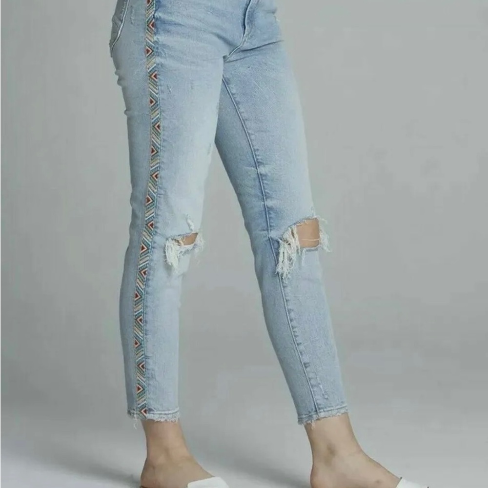 Driftwood Skinny Ripped Lightwash Jean